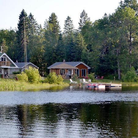 Les 4 Chalets - Le 605 Lac-Saint-Paul ภายนอก รูปภาพ